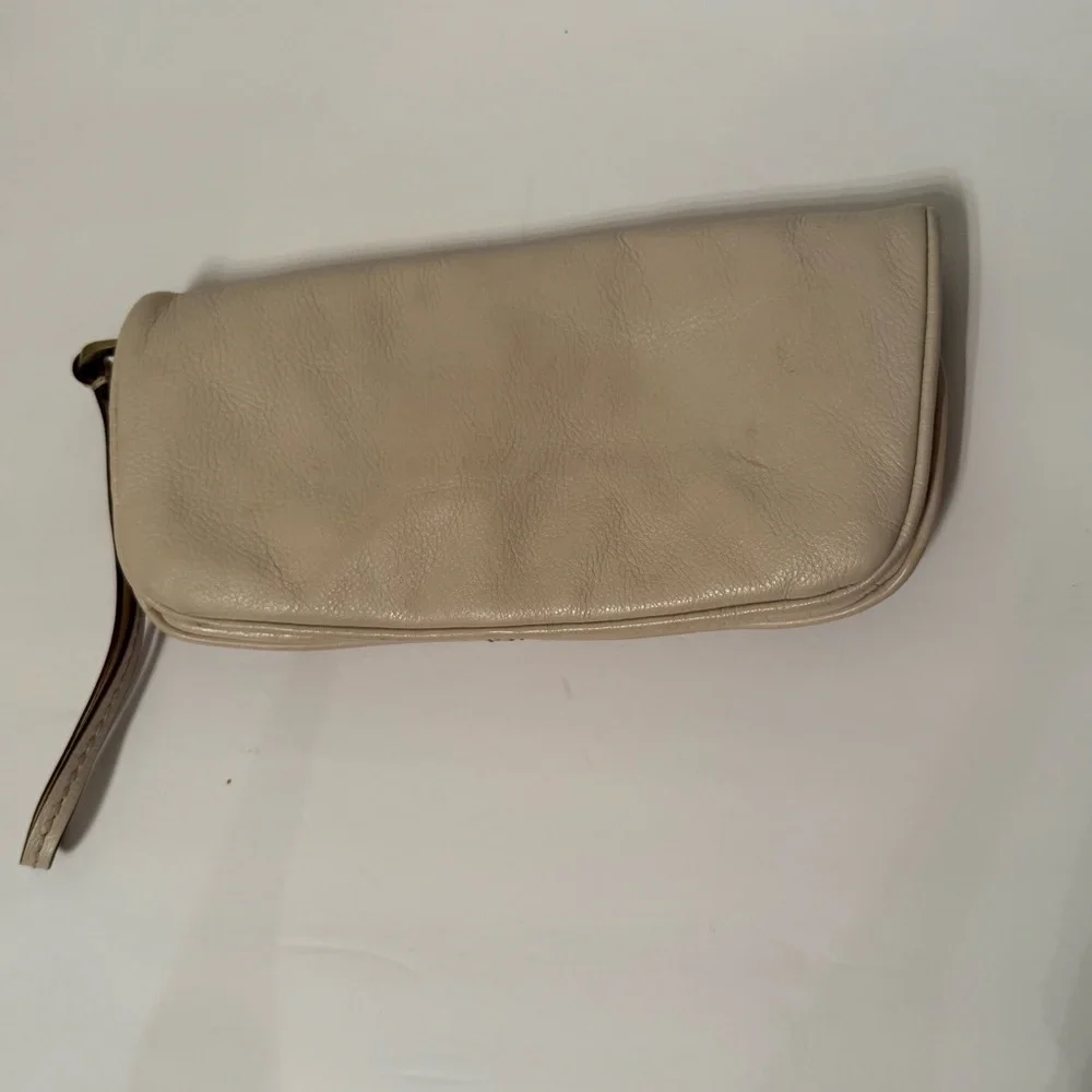 MARC BY MARC JACOBS WRISTLET CLUTCH BAG CREAM LEATHER MAGNET FLAP CLOSE